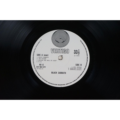 60 - Vinyl - 5 Black Sabbath LP's to include Self Titled (V 06) third pressing, small swirl label, no Ver... 