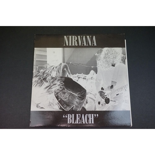 610 - Vinyl - Nirvana 2 LP's to include Bleach (TUPLP6) black vinyl version, and Incesticide (GEF 24504) s... 