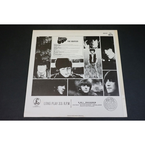 735 - Vinyl - 4 Beatles LPs to include Rubber Soul (PCS 3075) and Revolver (PCS 7009) both 2 boxed EMI lab... 