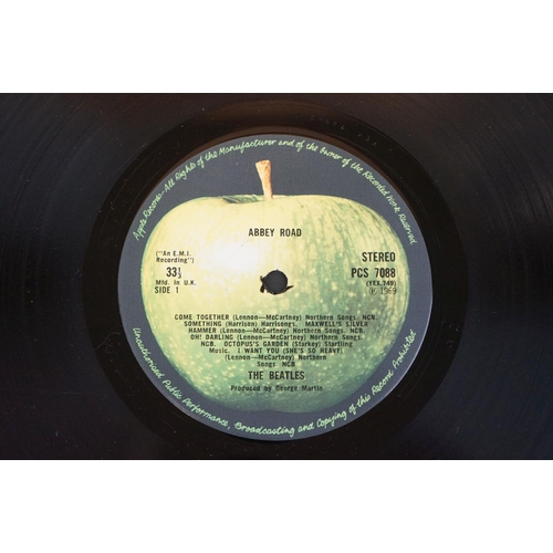 735 - Vinyl - 4 Beatles LPs to include Rubber Soul (PCS 3075) and Revolver (PCS 7009) both 2 boxed EMI lab... 