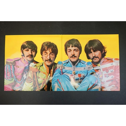 736 - Vinyl - The Beatles Sgt Pepper (PCS 7027) The Gramophone Co Ltd, Sold In The UK and 33 and a Third t... 