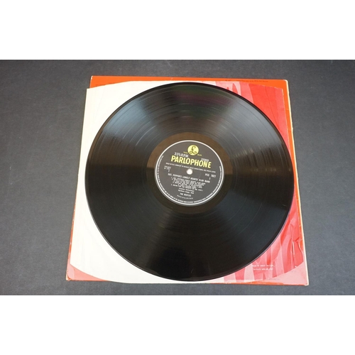 736 - Vinyl - The Beatles Sgt Pepper (PCS 7027) The Gramophone Co Ltd, Sold In The UK and 33 and a Third t... 