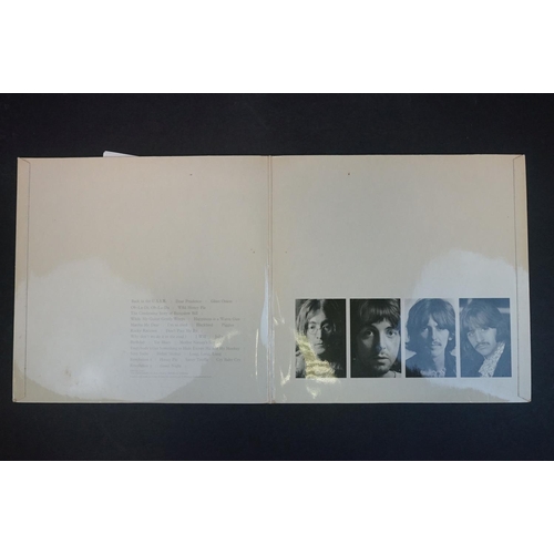 747 - Vinyl - The Beatles White Album (PCS 7067/8) stereo No 0578001, top loader, 4 photos, no poster, bla... 