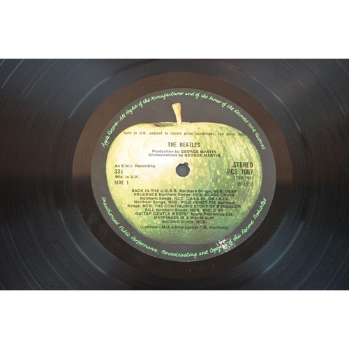 747 - Vinyl - The Beatles White Album (PCS 7067/8) stereo No 0578001, top loader, 4 photos, no poster, bla... 