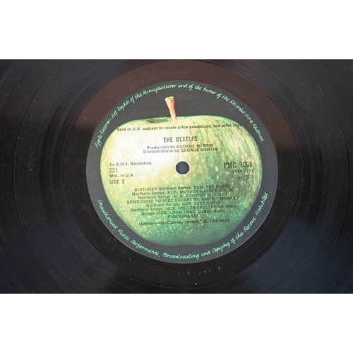 764 - Vinyl - The Beatles White Album (PMC 7067/8) top loader No 0057324 with 4 photos and lyric inners.  ... 