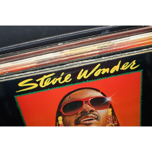 288 - Vinyl - 20 Stevie Wonder LPS featuring duplication to include Hotter Than July, Songs In The Key of ... 