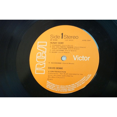 489 - Vinyl & Autographs - David Bowie Hunky Dory on Victor SF 8244 signed to the front by Mick Ronson, Wo... 