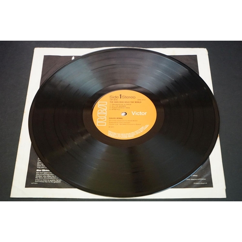 494 - Vinyl & Autographs - David Bowie The Man Who Sold The World RCA LSP-4816 Stereo reissue sleeve.  Sig... 