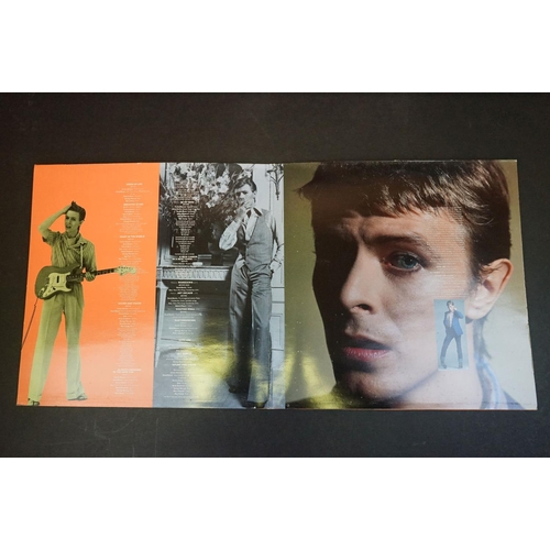 496 - Vinyl & Autographs - David Bowie Low EMD 1027 signed to front cover by Roy Young and Brian Eno.  Sle... 