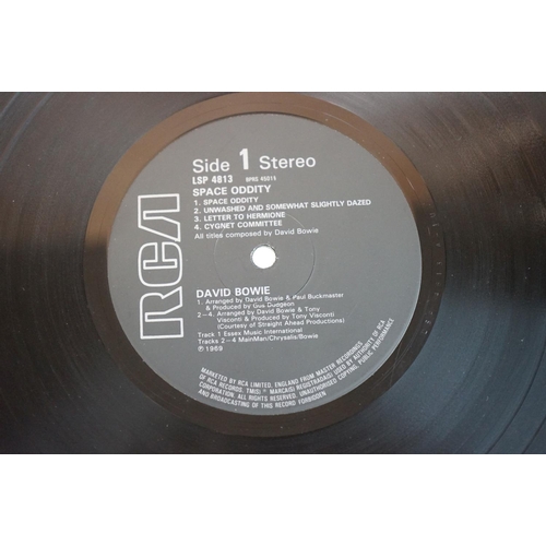 501 - Vinyl & Autographs - David Bowie 3 copies of Space Oddity to include LSP 4813 signed to front sleeve... 