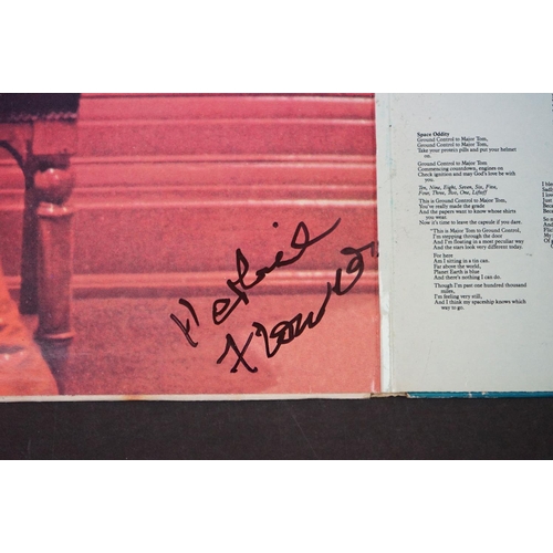 501 - Vinyl & Autographs - David Bowie 3 copies of Space Oddity to include LSP 4813 signed to front sleeve... 