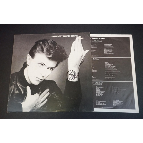 502 - Vinyl & Autographs - David Bowie 2 copies of Heroes to include AFL1-2522 & PL 42 372 both signed on ... 