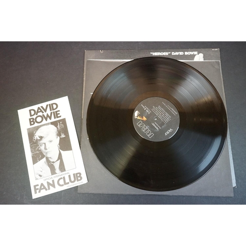 502 - Vinyl & Autographs - David Bowie 2 copies of Heroes to include AFL1-2522 & PL 42 372 both signed on ... 