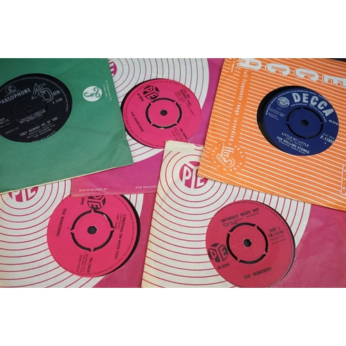 534 - Vinyl - Around 30 45s and EPs featuring The Beatles x 7, The Rolling Stones, The Yardbirds etc, vg+ ... 