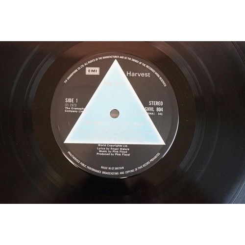 540 - Vinyl - Pink Floyd Dark Side Of The Moon (SHVL 804) solid light blue triangle, black inner, no poste... 