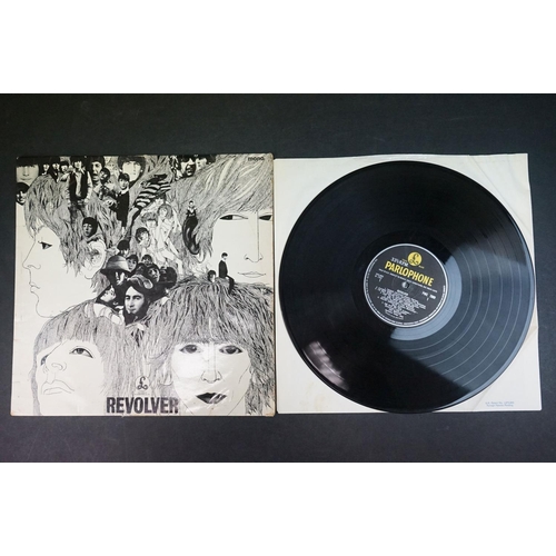 559 - Vinyl - The Beatles 2 LP's to include Revolver PMC 7009 flipback sleeve, Sold In UK and Gramophone C... 