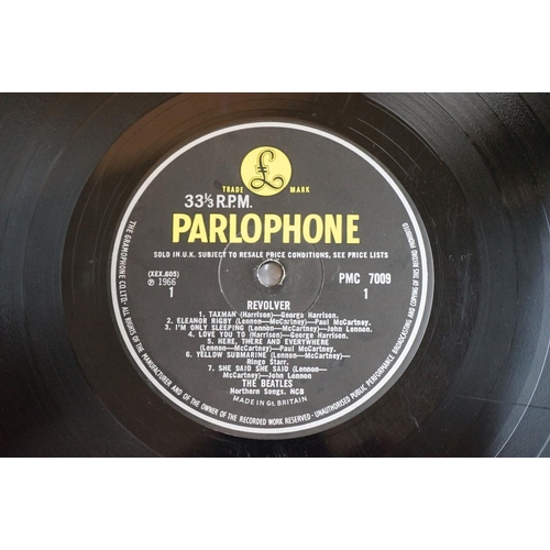 559 - Vinyl - The Beatles 2 LP's to include Revolver PMC 7009 flipback sleeve, Sold In UK and Gramophone C... 