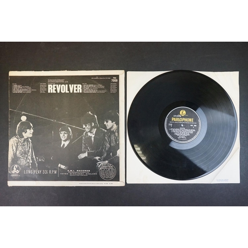 559 - Vinyl - The Beatles 2 LP's to include Revolver PMC 7009 flipback sleeve, Sold In UK and Gramophone C... 