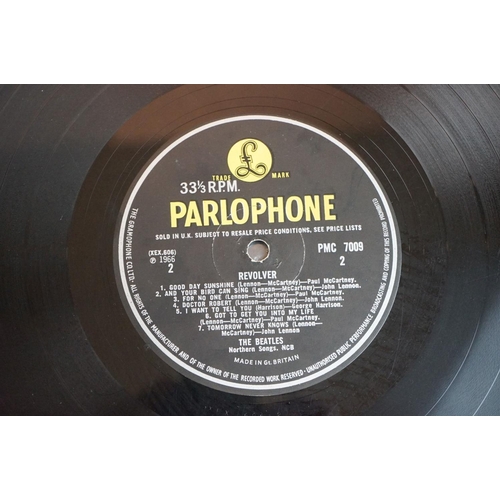 559 - Vinyl - The Beatles 2 LP's to include Revolver PMC 7009 flipback sleeve, Sold In UK and Gramophone C... 