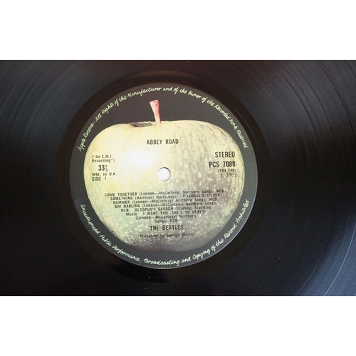 559 - Vinyl - The Beatles 2 LP's to include Revolver PMC 7009 flipback sleeve, Sold In UK and Gramophone C... 