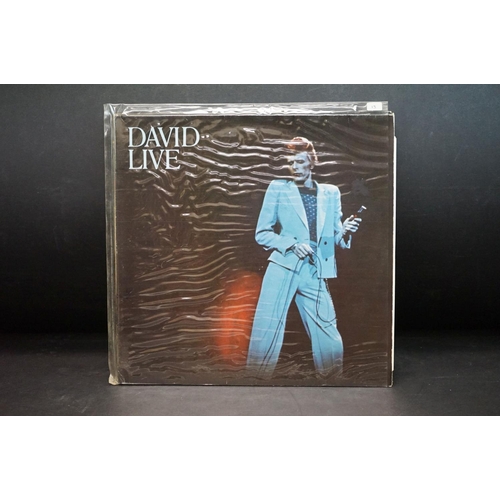 567 - Vinyl - David Bowie, 14 LPs, to include Heroes, Space Oddity, Changes 2, The Man Who Sold The World,... 