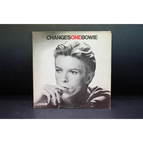 567 - Vinyl - David Bowie, 14 LPs, to include Heroes, Space Oddity, Changes 2, The Man Who Sold The World,... 