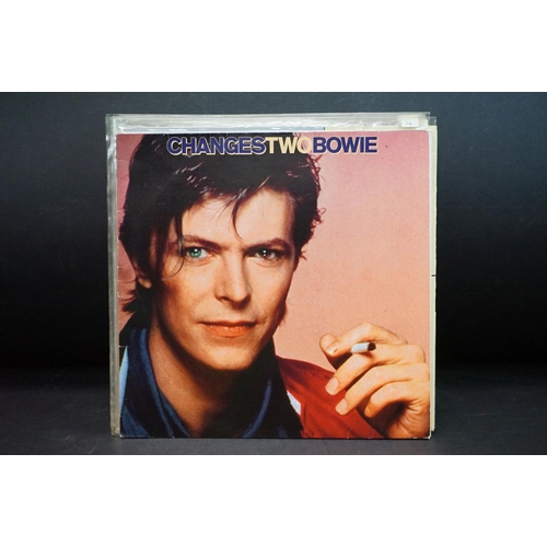 567 - Vinyl - David Bowie, 14 LPs, to include Heroes, Space Oddity, Changes 2, The Man Who Sold The World,... 