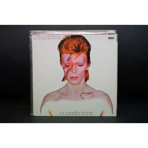 567 - Vinyl - David Bowie, 14 LPs, to include Heroes, Space Oddity, Changes 2, The Man Who Sold The World,... 