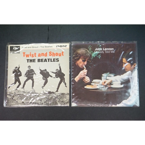 581 - Vinyl - 3 EP's from The Beatles & Members to include Twist & Shout, The Beatles Hits and Magical Mys... 