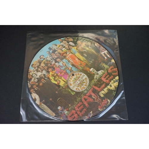 173 - Vinyl - The Beatles 3 picture discs to include Revolution / Hey Jude (12 RP 5722), Sgt Pepper, and T... 