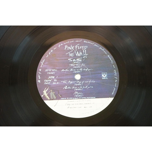 630 - Vinyl - Pink Floyd 2 LP's to include Dark Side Of The Moon (SHVL 804) gatefold sleeve with white inn... 