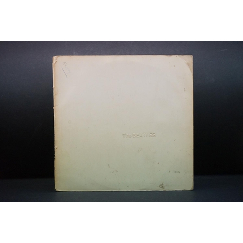 636 - Vinyl - The Beatles White Album (PCSO 7067/8) top loader Australian pressing No A09976, the A number... 