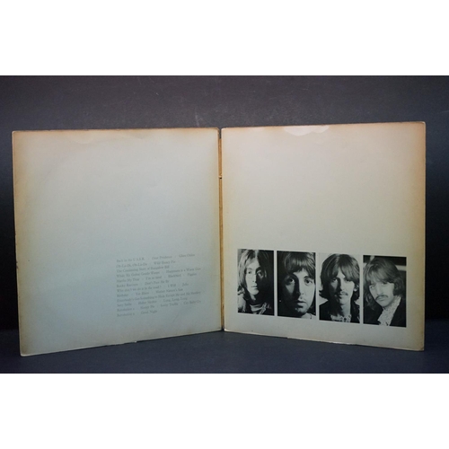 636 - Vinyl - The Beatles White Album (PCSO 7067/8) top loader Australian pressing No A09976, the A number... 