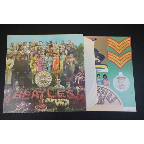 638 - Vinyl - The Beatles 2 LP's to include Sgt Pepper (PCS 7027) black & silver two EMI boxed parlophone ... 