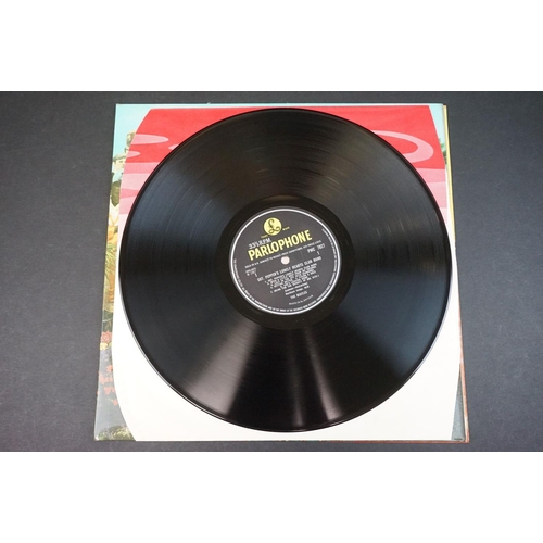 639 - Vinyl - The Beatles Sgt Pepper (PMC 7027) Sold In UK and Gramophone Co Ltd to label, matrices -1 -1 ... 