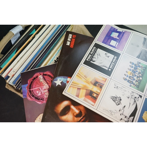 672 - Vinyl - Mixed genre collection of pop and classical including 45's and LP's and box sets mainly from... 