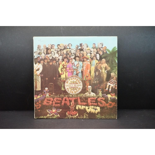 92 - Vinyl - 5 The Beatles LP's to include Sgt Pepper (PMC 7027) The Gramophone Co Ltd, Sold In UK and 33... 