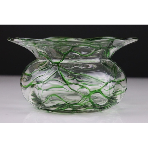 44 - Stuart & Sons Stourbridge, an Art Nouveau clear blown glass bowl with green glass threading decorati... 
