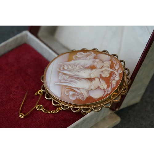 188 - A collection of 9ct gold ladies jewellery to include necklace, brooch and earrings.