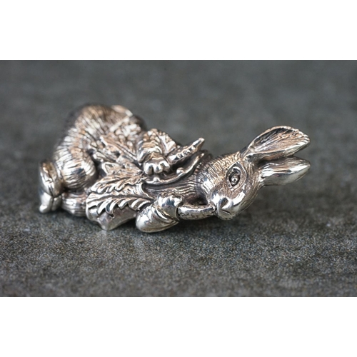192 - Silver Peter Rabbit style brooch