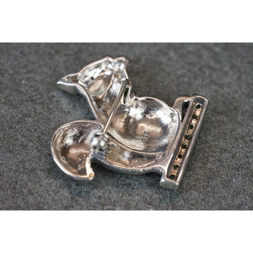 199 - Silver squirrel brooch sat on an emerald style platform