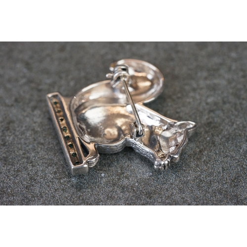 199 - Silver squirrel brooch sat on an emerald style platform