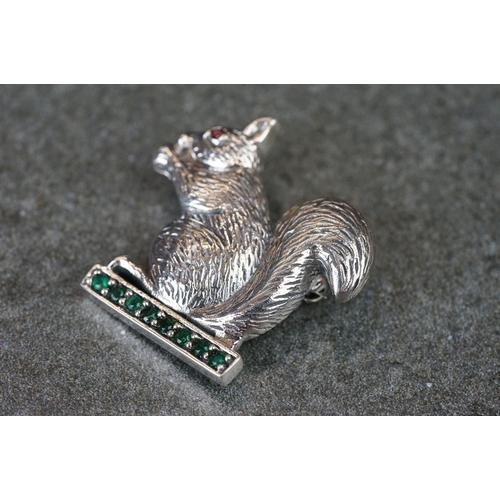199 - Silver squirrel brooch sat on an emerald style platform