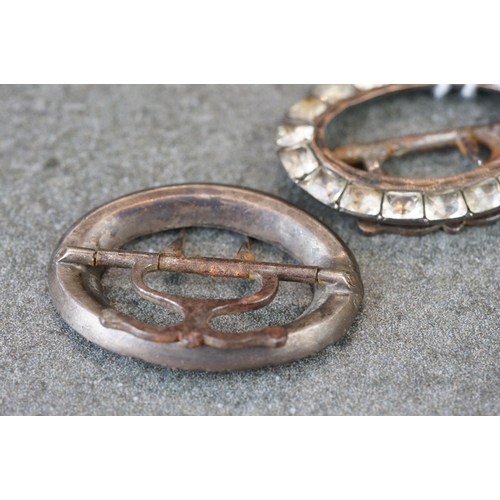 200 - A collection of 19th & 20th century buckles contained within a vintage display box.
