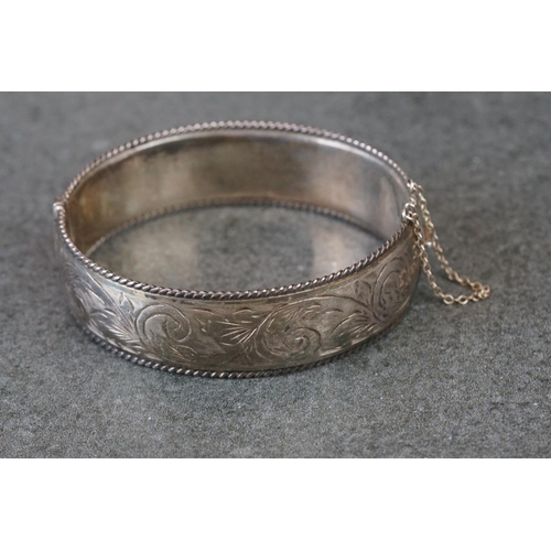 215 - A fully hallmarked sterling silver cuff bangle with engraved decoration.