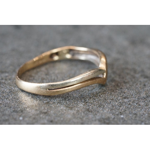 223 - A collection of three ladies 9ct gold rings.