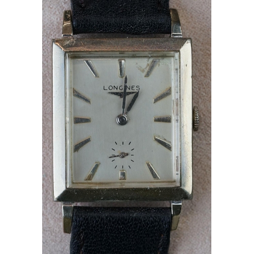228 - A vintage gents Longines wristwatch with original strap.