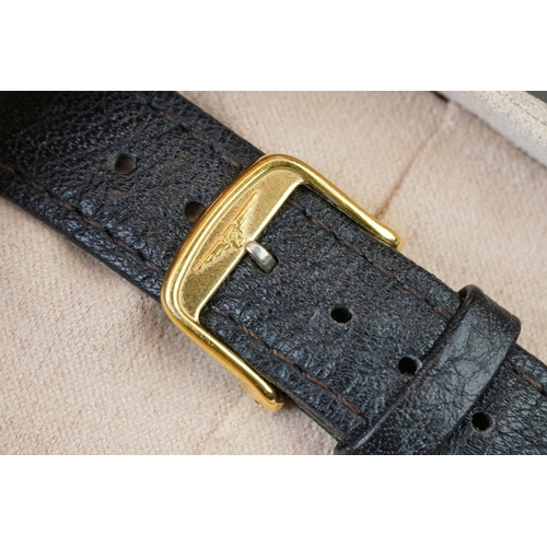 228 - A vintage gents Longines wristwatch with original strap.