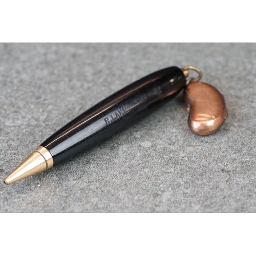 232 - An antique 9ct gold & agate kidney shaped locket together with a bridge pen.