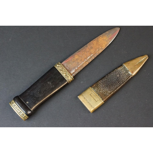 113 - A Scottish Sgian-Dubh Dagger With Fitted Sheath With Royal Scotts Regiment Brass Badge Inlaid To Gri... 